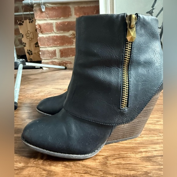 Fergalicious Black Ankle Boots with Gold Zipper - Picture 4 of 7